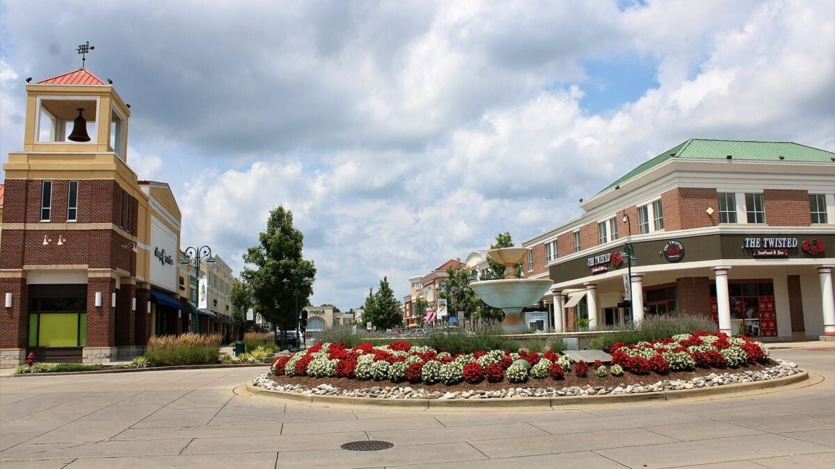 1920px Bowie Town Center 01